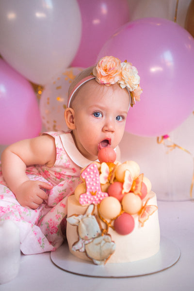 Organiser le premier anniversaire de bébé : 8 conseils pratiques