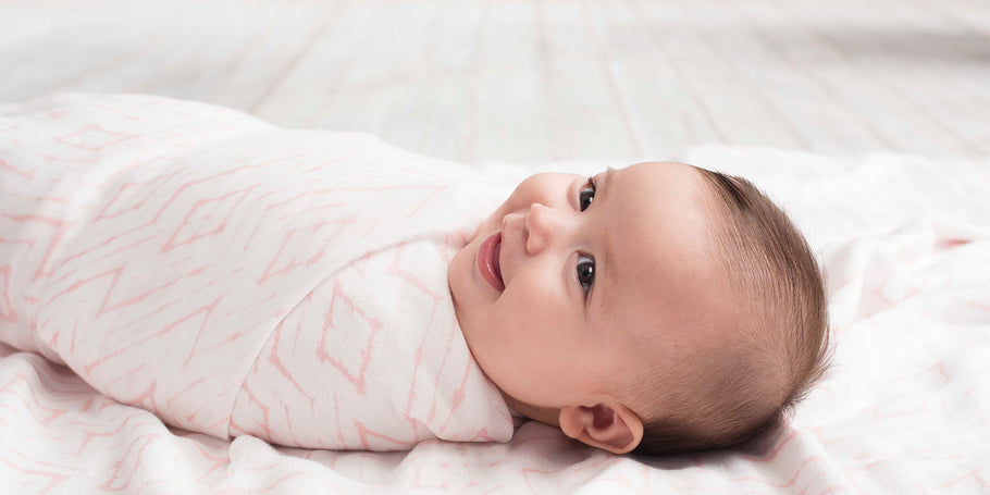 POURQUOI EMMAILLOTER BÉBÉ ET COMMENT ?