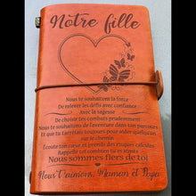 Charger l&#39;image dans la galerie, Cadeau À notre fille - Fier de toi - Cadeau Personnalisé - Journal vintage

