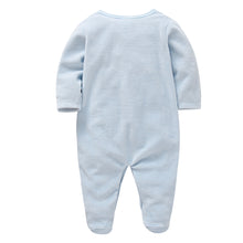 Lade das Bild in den Galerie-Viewer, Baby-Set aus Pyjama, Mütze und Fäustlingen
