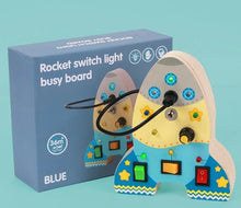 Lade das Bild in den Galerie-Viewer, Montessori Busy Board Circuit mit LED-Lichtfassung
