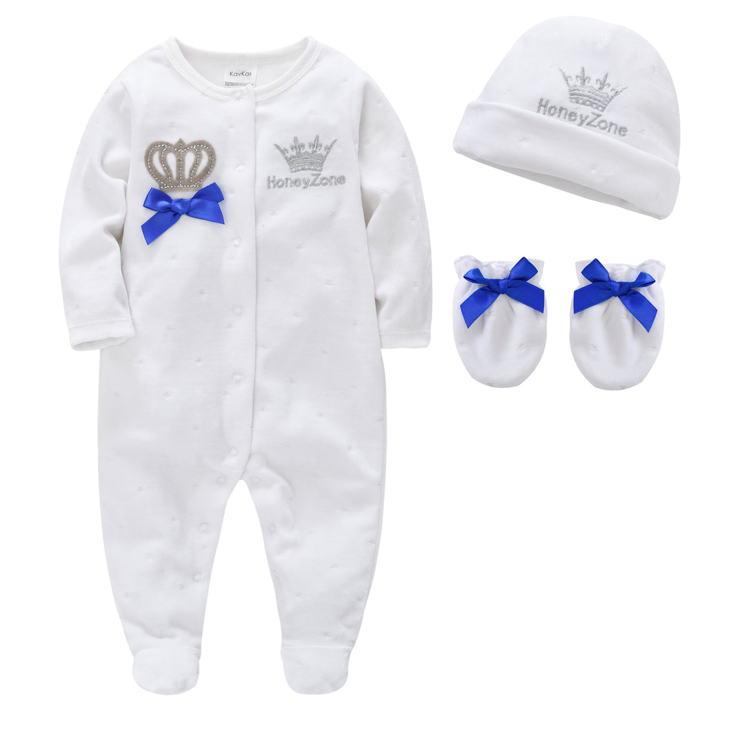 Baby-Set aus Pyjama, Mütze und Fäustlingen