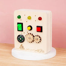 Lade das Bild in den Galerie-Viewer, Montessori Busy Board Circuit mit LED-Lichtfassung
