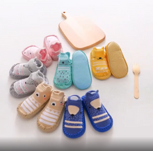 Lade das Bild in den Galerie-Viewer, Rutschfeste Babysocken 
