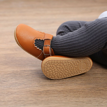 Charger l&#39;image dans la galerie, Chaussures en cuir pour nouveau-né
