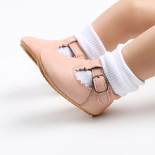 Charger l&#39;image dans la galerie, Chaussures en cuir pour nouveau-né
