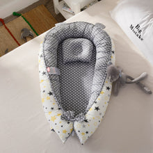 Lade das Bild in den Galerie-Viewer, Babybett-Reduzierstück Cocoon
