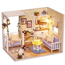 Lade das Bild in den Galerie-Viewer, Puppenhaus aus Holz (handgefertigt) 
