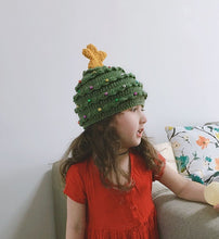 Lade das Bild in den Galerie-Viewer, Weihnachtsbaummütze häkeln 
