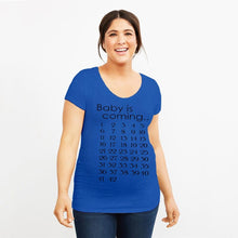 Charger l&#39;image dans la galerie, T-SHIRT DE GROSSESSE - BABY IS COMING
