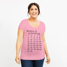 Charger l&#39;image dans la galerie, T-SHIRT DE GROSSESSE - BABY IS COMING

