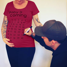 Charger l&#39;image dans la galerie, T-SHIRT DE GROSSESSE - BABY IS COMING
