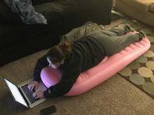 Lade das Bild in den Galerie-Viewer, Matelas De Grossesse à Trou Pour Femme Enceinte - 9mois et moi
