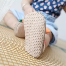 Lade das Bild in den Galerie-Viewer, Rutschfeste Babysocken 
