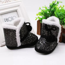 Lade das Bild in den Galerie-Viewer, Fellgefütterte Babystiefel 
