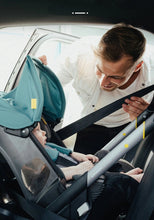 Lade das Bild in den Galerie-Viewer, Doona umbaubarer Kinderwagen-Autositz 
